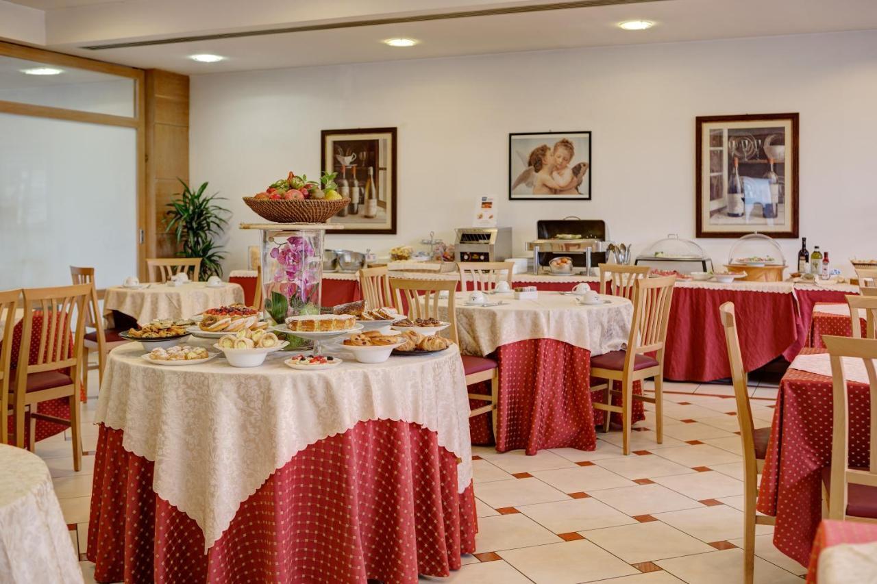 Ih Hotels Firenze Business Scandicci Bagian luar foto