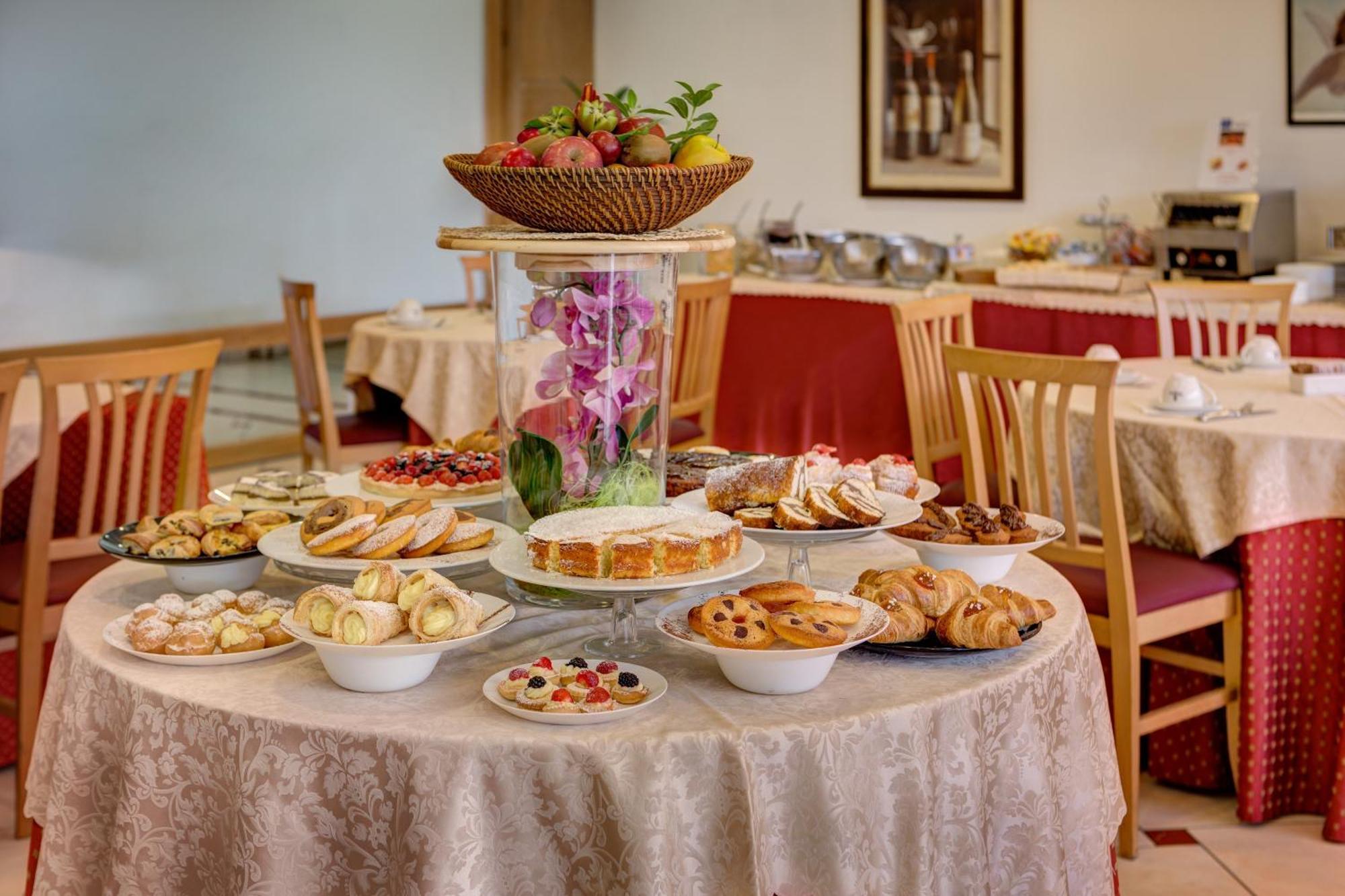 Ih Hotels Firenze Business Scandicci Bagian luar foto